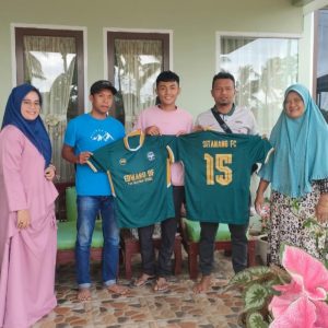 Sitanang FC Dapat Bantuan Jersey dari Edward DF