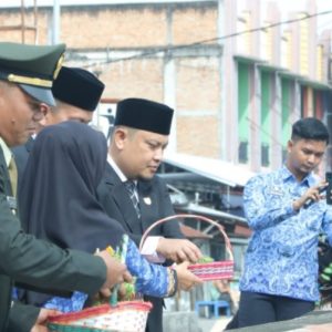 Pimpin Upacara Tabur Bunga Di Jembatan Ratapan Ibu, Ketua DPRD Hamdi Agus : Anak Muda Jangan Lupakan Sejarah