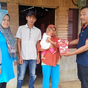 Lawan Stunting! Camat Payakumbuh Selatan Serahkan Bantuan Susu dan Makanan Tambahan Untuk PAUD Dan Balita