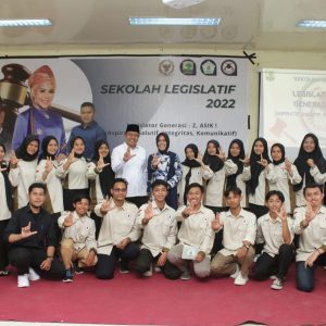 Duo Anggota Legislatif Berikan Materi bagi Peserta Sekolah Legislatif Perdana Mahasiswa Unand