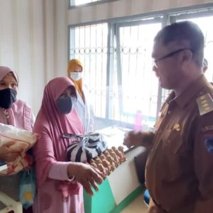 Niat Pergi Berobat, Eh Malah Dapat Sembako Dari Wali Kota