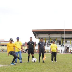 Tendangan Pertama Bupati Safaruddin Awali Bupati Cup 1 2022, 24 Tim Siap Berlaga