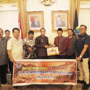 Wako Rida Ananda Serahkan Bantuan Kemanusiaan Untuk Cianjur