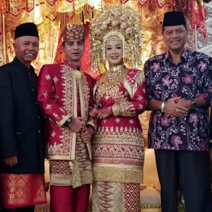 Irfendi Arbi : Selamat Menempuh  Hidup Baru ,  Ucapkan Selamat Buat Kedua Mempelai