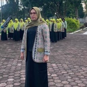 Ketua DPW Lapas IIA Bukittinggi Ny.Sri Astuti Marten Pimpin Momen Tabur Bunga di TMP Payakumbuh