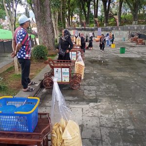Pemko Bukittinggi Jejerkan Gerobak Cantik di Pelataran Jam Gadang