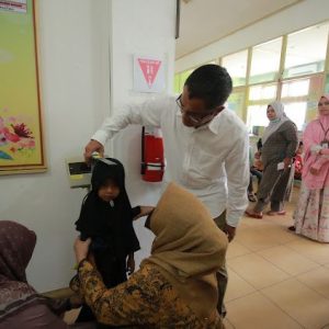 Serahkan Bantuan, Pj. Walikota Payakumbuh : Pemko Payakumbuh Prioritaskan Penanganan Stunting