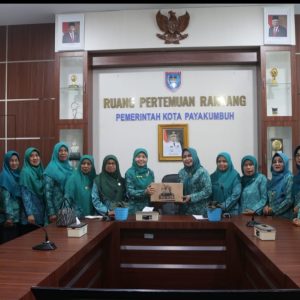 TP-PKK Lima Puluh Kota Studi Tiru Aplikasi SiPedati ke Payakumbuh