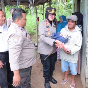 Wujud Kepedulian Polres Payakumbuh ke Masyarakat, Puluhan Bansos Disebar ke Warga