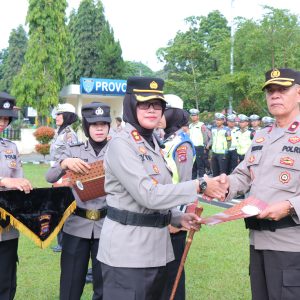 Kapolres Payakumbuh Berikan Reward Kepada 12 Personel Berprestasi