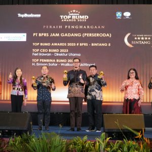 Sukses Tabungan Utsman, Wako dan BPRS Jam Gadang Kembali Borong Penghargaan Top Nasional