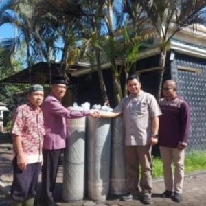 Wakil Walikota Bukittinggi Terima Karpet Sajadah dari PERDAMI untuk Mushalla Jabal Ilmi Balaikota