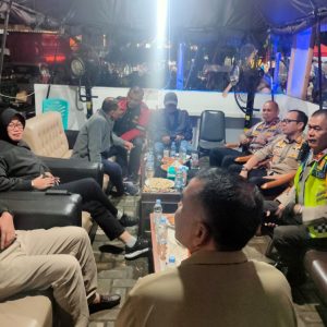 Pastikan Kondusiif, Kapolres Payakumbuh Bersama PJ Walikota Pantau Situasi Pos Pengamanan