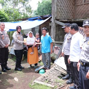 Bantuan Kemanusiaan Untuk Negeri, Kapolres Payakumbuh Terjun Langsung Distribusikan Bantuan