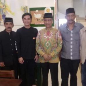 Wawako Marfendi Hadiri Saat Pembukaan Resto Ayam Telur Asin di Bukittinggi