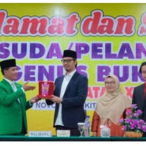 Wali Kota Bukittinggi Membuka dan Melantik Wisudawan/wati SMK Genus Bukittinggi