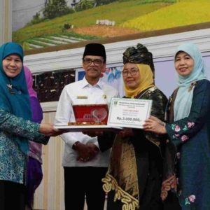 Yanti Maila Sari, Kartini Limapuluh Kota Raih Penghargaan di Bidang Lingkungan Hidup