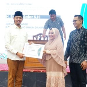 Wako Erman Safar Terima Penghargaan Inovatif Leader dari Universitas Moh. Natsir Bukittinggi