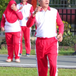 Olahraga Mingguan, Personil Polres Payakumbuh Bersama Bhayangkari Lakukan Senam Aerobic