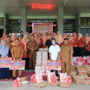 Di Bulan Nan Suci DWP Payakumbuh Serahkan Bantuan Sembako