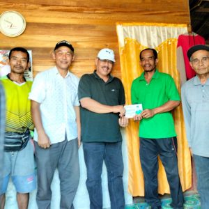 Edward DF Didampingi Eki Desmawan Dt. Tumbaro Bantu Pengobatan Isteri Dt. Damu