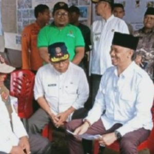 Wako Erman Safar Salurkan Bantuan Bagi Korban Bencana Alam Di Tanjung Raya