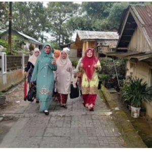 Dharma Wanita Kemenag Kota Bukittinggi Salurkan Bantuan Jum’at Berkah di Kelurahan BCKR