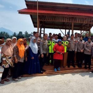 Bhabinkamtibmas Parik Muko Aia Aiptu Doni Sandra Bangun Poskamling dari Hasil Ngojek dan Uang Gaji, Tegaskan Komitmen Bebas Pungli