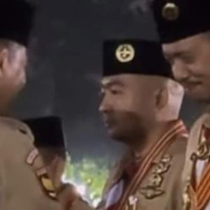 Wako Erman Safar Terima Piagam Penghargaan Lencana Melati