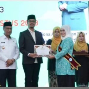 Wako Erman Safar Hadiri Wisuda 477 Peserta Sekolah Keluarga Lanjutan Tahun 2023