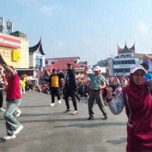 Pemko dan PGRI Gelar Senam Bersama Guru Serta Pegawai Sekolah Se-Kota Bukittinggi