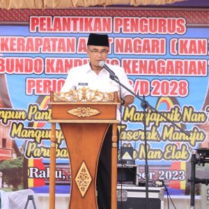 Rida Kukuhkan Pengurus KAN Dan Bundo Kanduang Tiaka