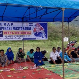 Rezka Oktoberia Salurkan Bantuan dari Kemendes Senilai 75 Juta Rupiah untuk BumNag Rangking Bosa Nagari Sarilamak