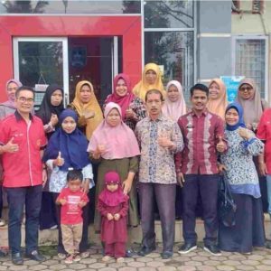 Bersama Wali Kota Payakumbuh, HBT Salurkan Bantuan Stunting Di Kecamatan Latina