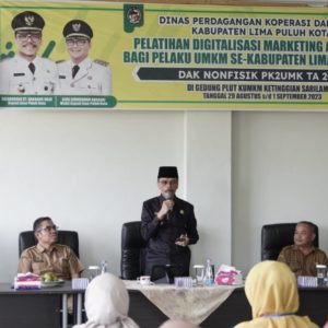 BUKA PELATIHAN DIGITALISASI MARKETING I, BUPATI LIMA PULUH KOTA DORONG PELAKU UMKM MAKSIMALKAN PERKEMBANGAN TEKNOLOGI