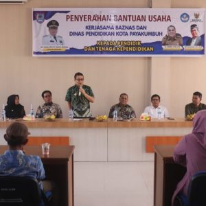 Pj Walikota Payakumbuh Serahkan Bantuan Kerjasama Dinas Pendidikan dan Baznas