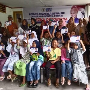 Beasiswa PIP Tahap Dua Kembali Dibagikan Rezka Oktoberia Di Kecamatan Pangkalan