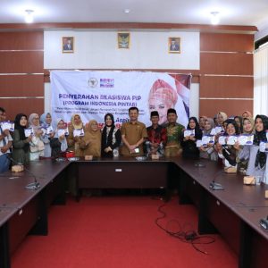 Rezka Oktoberia Bawa Ratusan Beasiswa PIP ke SMA 2 Payakumbuh