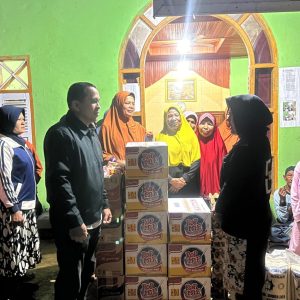 Anggota DPR RI Rezka Oktoberia Tinjau Korban Barjir Nagari Bukik Sikumpa