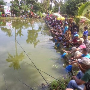 Membludak, Anggota DPRD Payakumbuh Mesrawati Gelar Mancing Bersama di Seberang Betung
