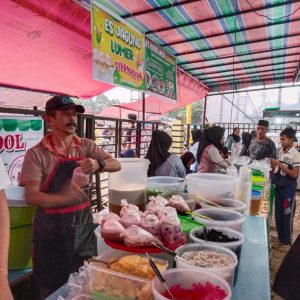 Ahmad Cendol Diburu Konsumen di Pasar Pabukoan Limbukan