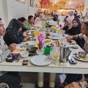 Tingkatkan Hubungan Silaturahmi, Advokat Setia Budi dan Rekan Buka Bareng