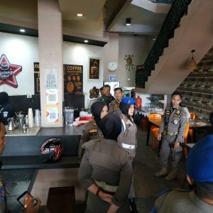 Tim 7 Kota Payakumbuh Gelar Sweeping ke Tempat Penyedia Makan Disiang Hari