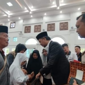 881 Warga Kec. ABTB Kota Bukittinggi Terima Bantuan Triwulan II 2024 dari Kementrian Sosial