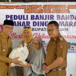 Wawako Buya Marfendi dan Rombongan Bundo Kanduang DKI Kunjungi Bukik Batabuah Antarkan Bantuan