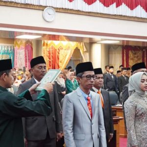 20 Orang Anggota DPRD Kota Padang Panjang Mengucapkan Sumpah Janji Pelantikan Masa Bakti 2024-2029