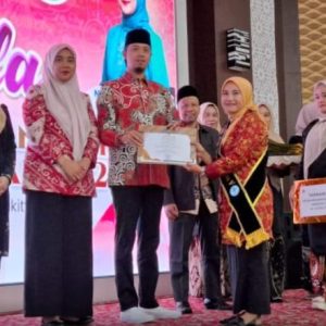 Pemko Bukittinggi Mewisuda 304 Peserta Sekolah Keluarga Angkatan V 2024