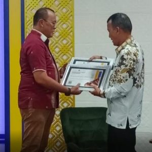 Wali Kota Bukittinggi Diwakili Asisten I Setdako Terima Empat Penghargaan dari KPPN