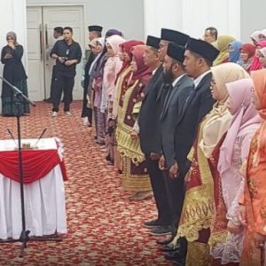 Wali Kota Bukittinggi Melatik 18 Pejabat  Dilingkungan Pemko Dan 81 Naik Pangkat, 48 Pensiun 2025