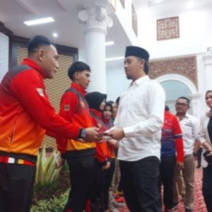Wako Erman Safar Lepas 23 Atlit Kota Bukittinggi Ikuti PON XXI Tahun 2024
